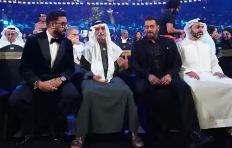 Abhishek Bachchan, Salman Khan sitting with Sheikh Nahayan Mabarak Al Nahayan
