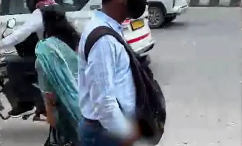 Gurgaon man flashing