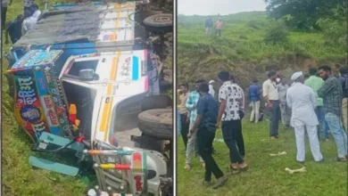 Pune Pickup Van Accident