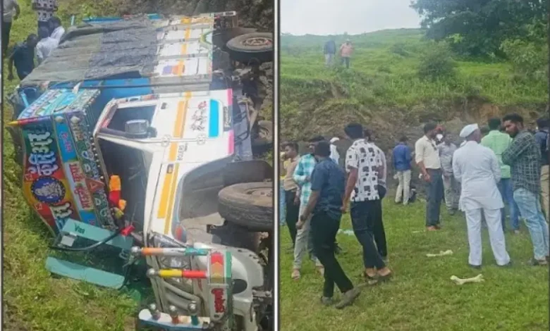 Pune Pickup Van Accident